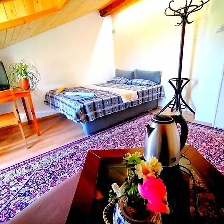 אכסניה Centre Suits 2