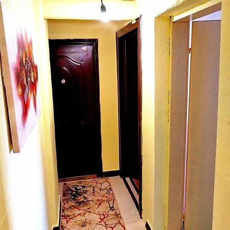 אכסניה Centre Suits 2 *