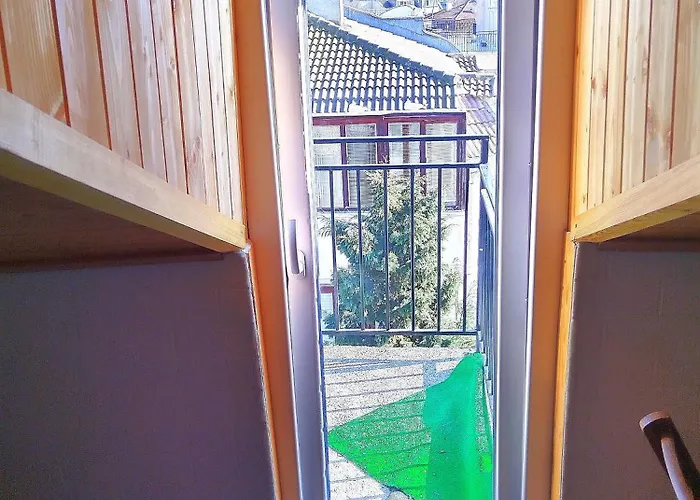 Hostel Centre Suits 2 Warna